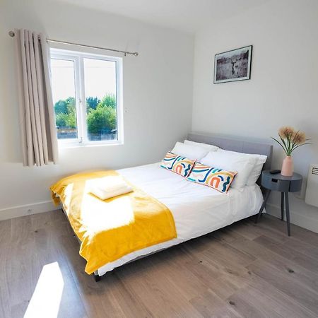 No 02 Studio Flat Available Near Aylesbury Town Station Zewnętrze zdjęcie