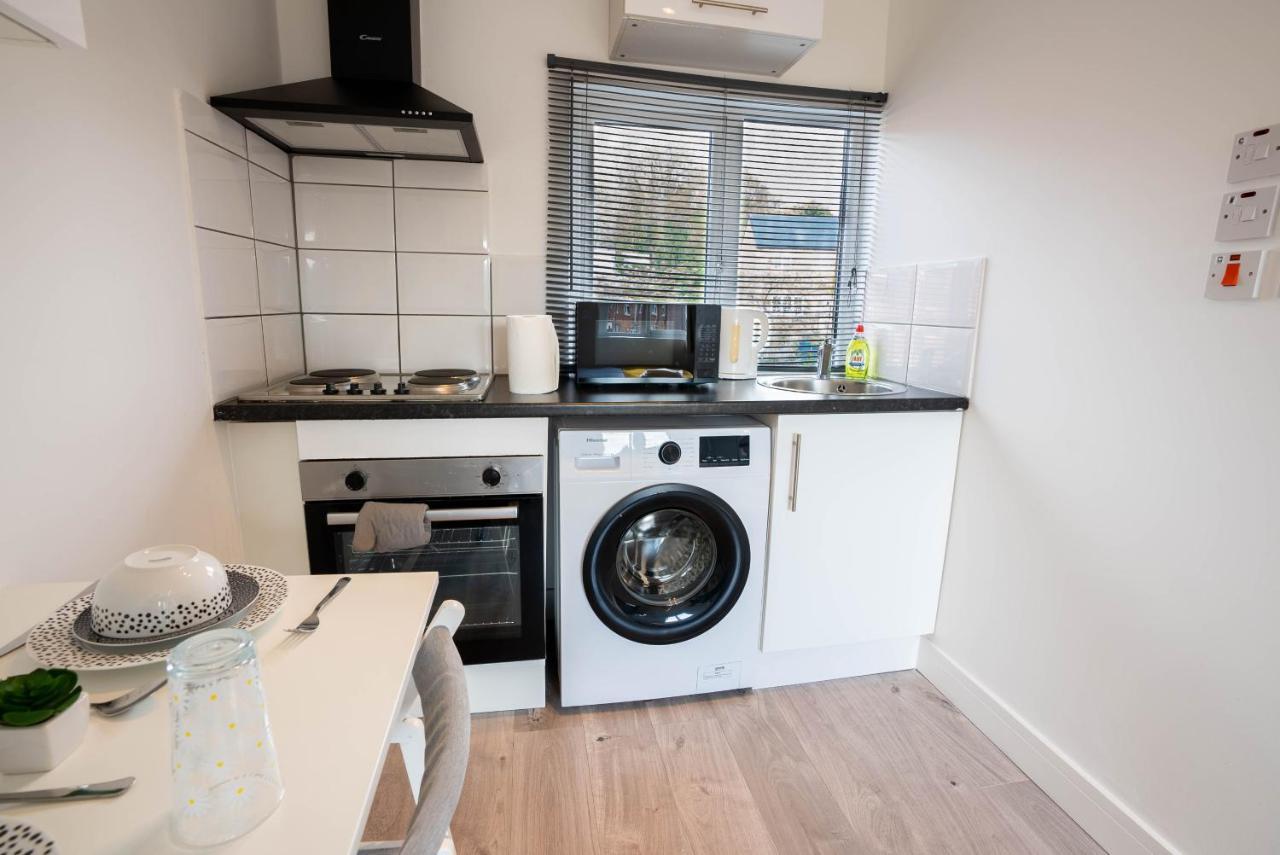 No 02 Studio Flat Available Near Aylesbury Town Station Zewnętrze zdjęcie